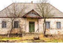 Huset har stått tomt i over 30 år – men når du trår inn, føles det som om tiden har stått stille. Utrolig!